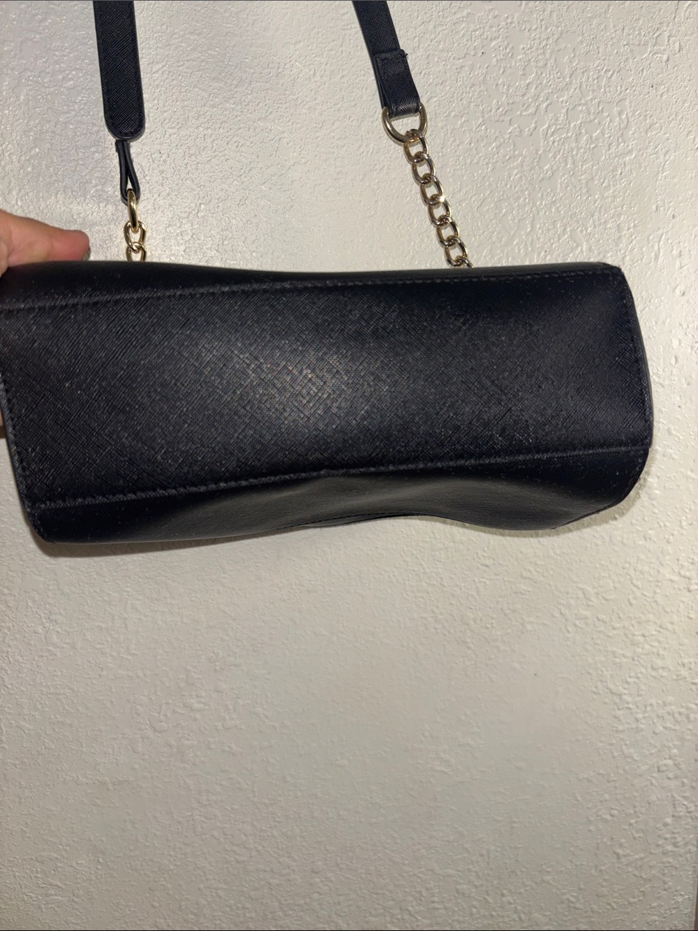 Steve Madden Black Crossbody Bag with Gold Chain Strap - Picture 5 of 8